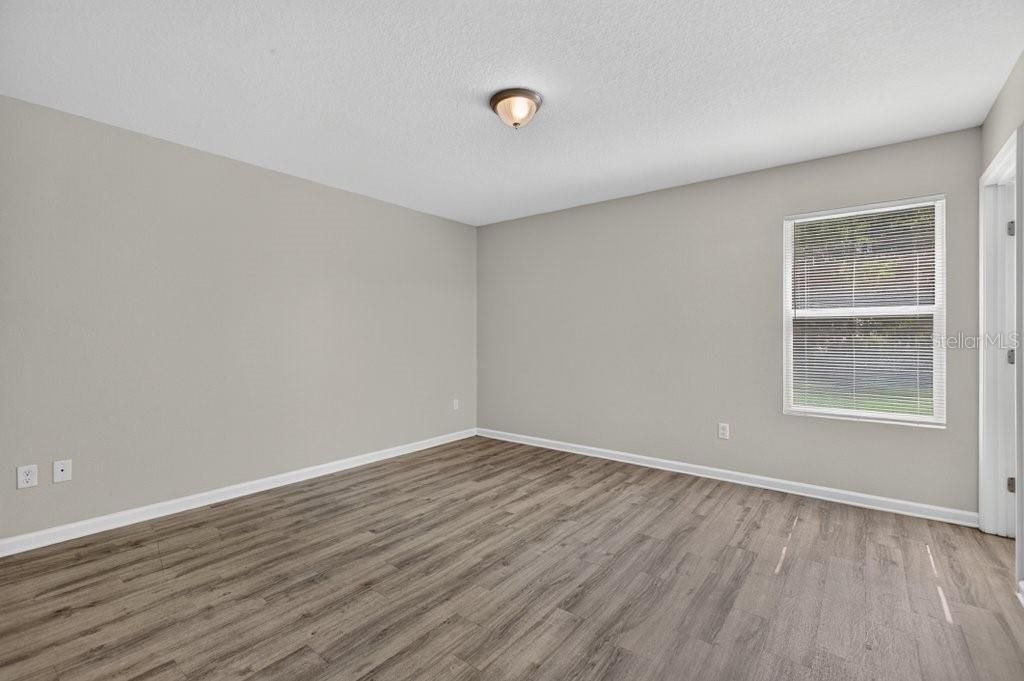 For Sale: $304,900 (4 beds, 2 baths, 1543 Square Feet)