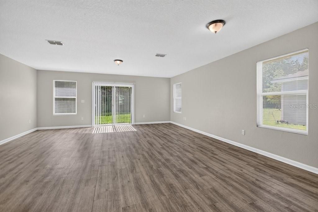 For Sale: $304,900 (4 beds, 2 baths, 1543 Square Feet)
