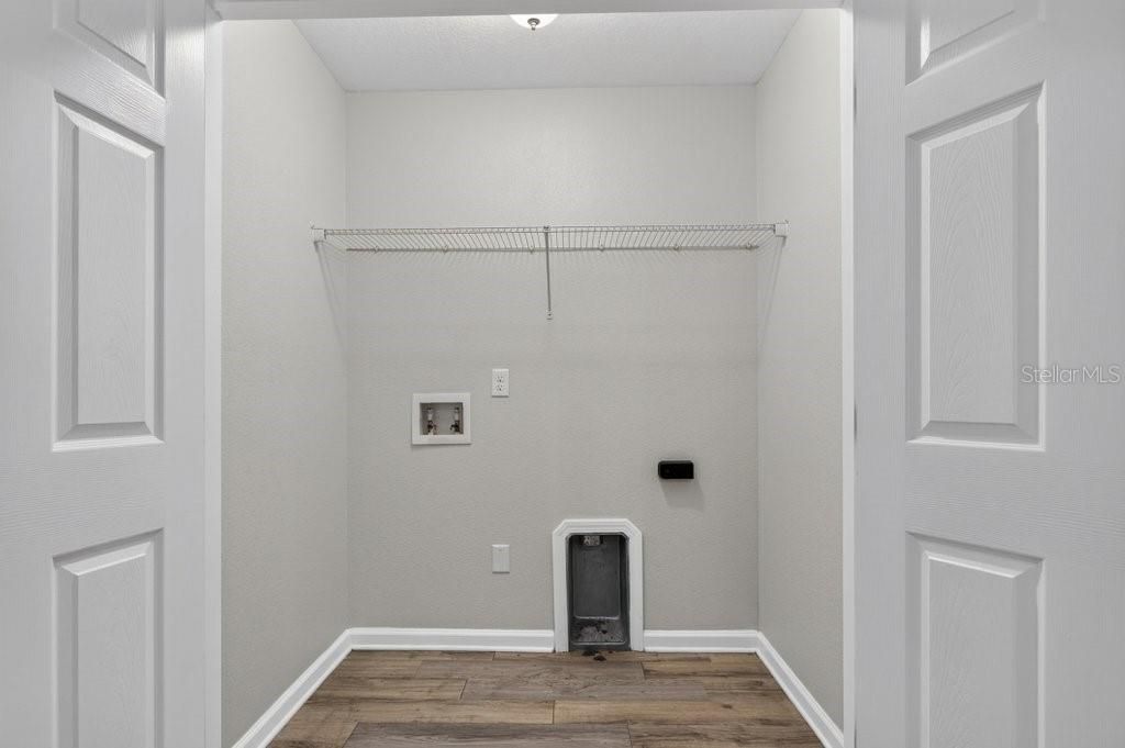 For Sale: $304,900 (4 beds, 2 baths, 1543 Square Feet)