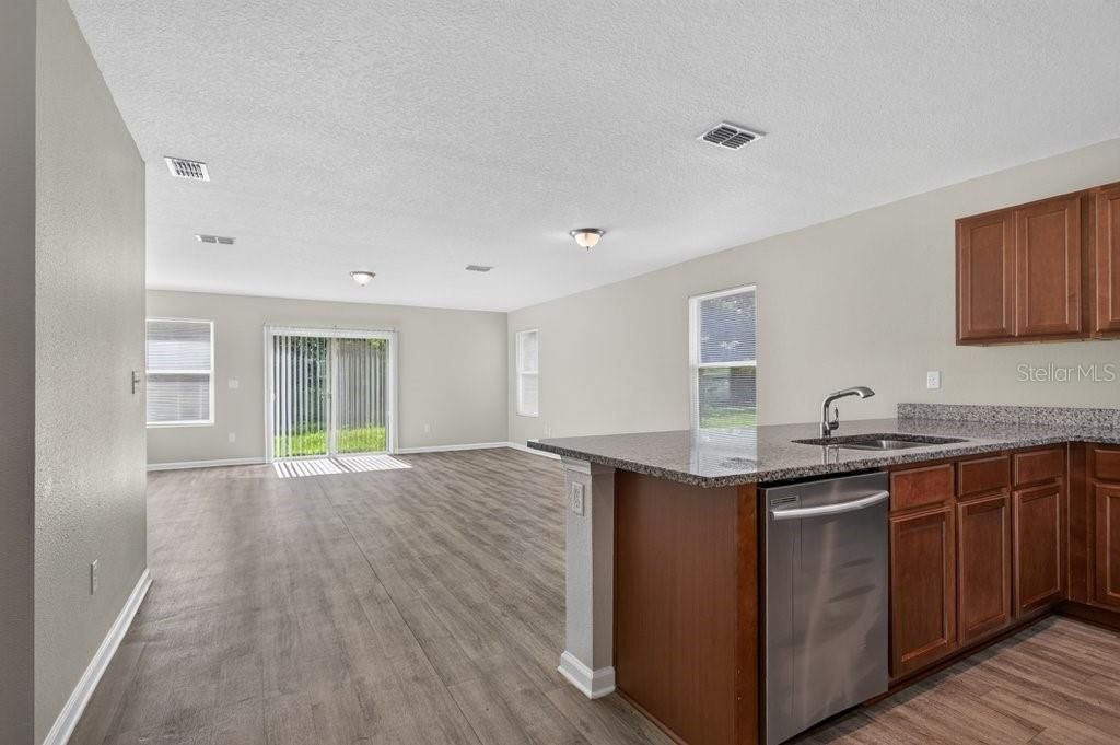 For Sale: $304,900 (4 beds, 2 baths, 1543 Square Feet)