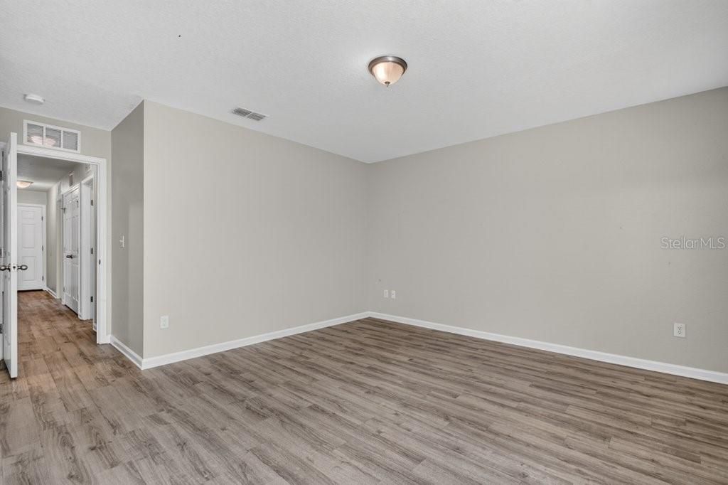 For Sale: $304,900 (4 beds, 2 baths, 1543 Square Feet)