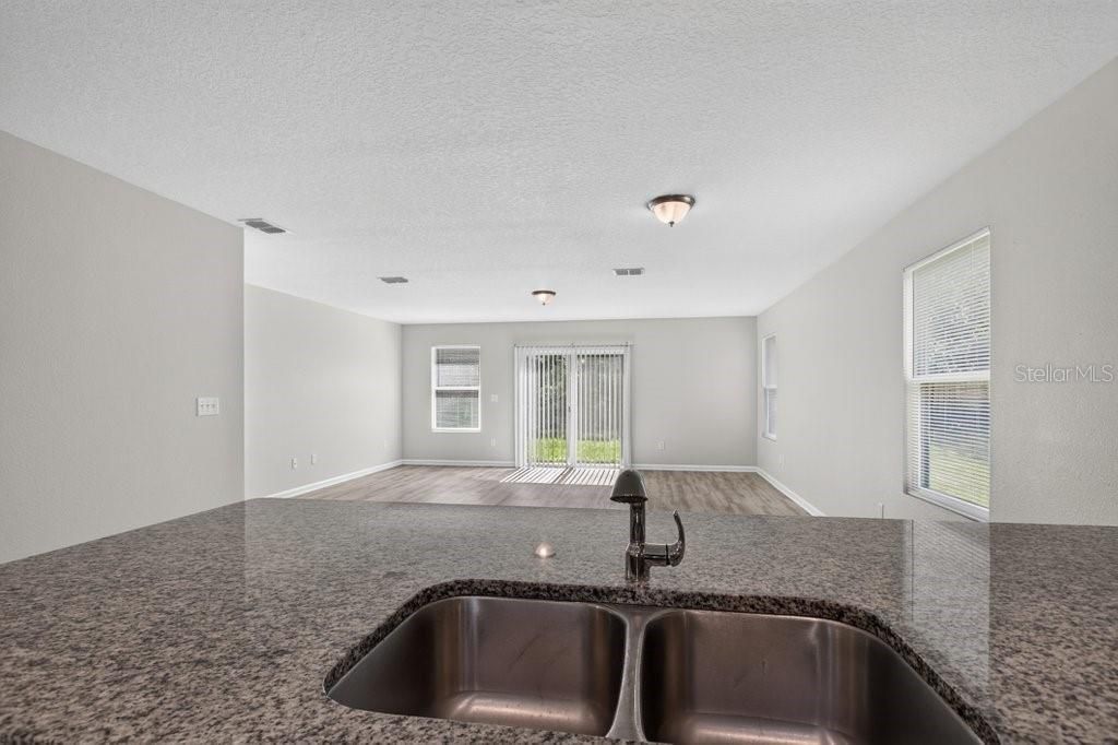 For Sale: $304,900 (4 beds, 2 baths, 1543 Square Feet)