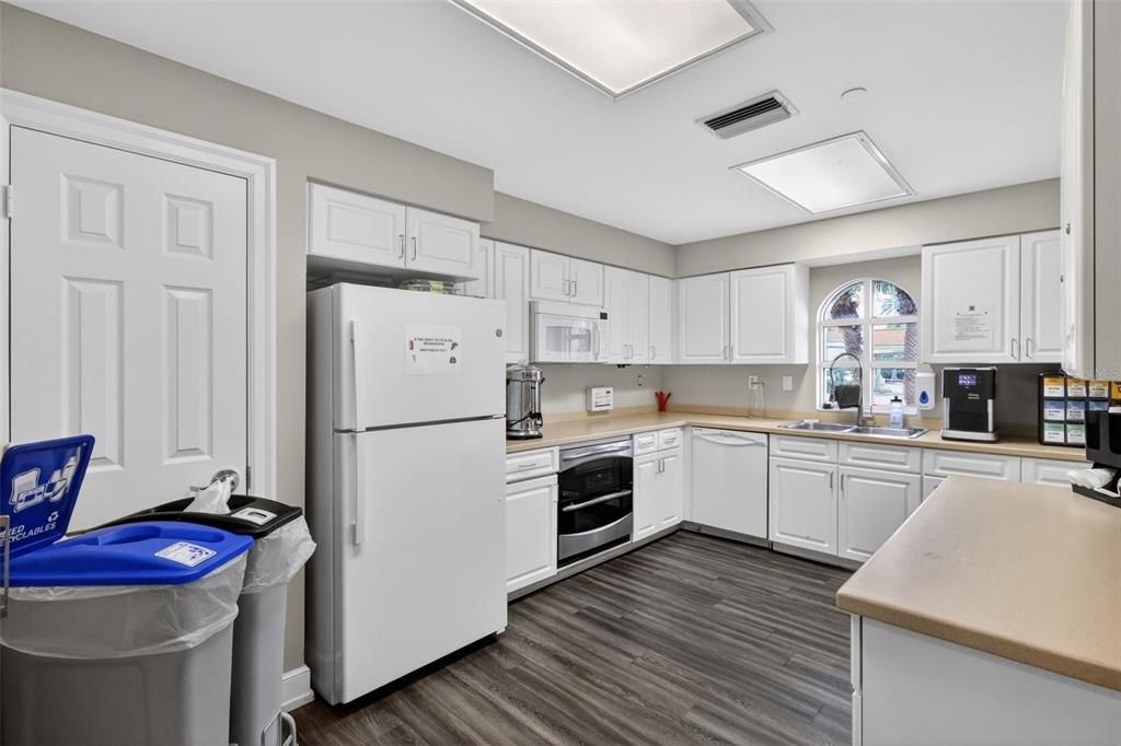 For Sale: $675,000 (3 beds, 3 baths, 2201 Square Feet)