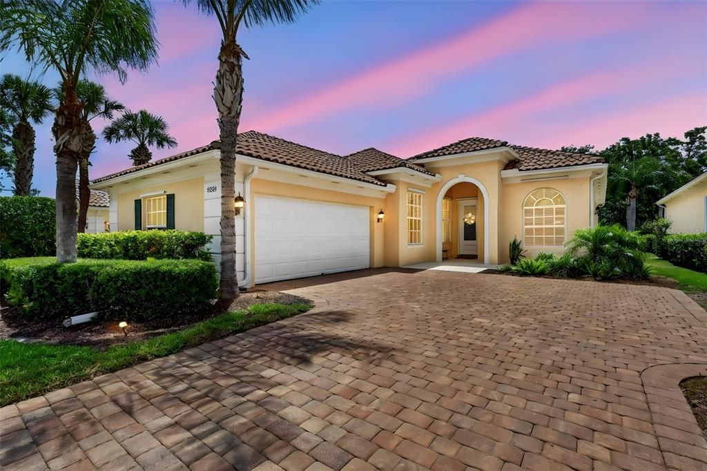 For Sale: $675,000 (3 beds, 3 baths, 2201 Square Feet)