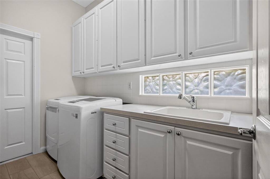 For Sale: $675,000 (3 beds, 3 baths, 2201 Square Feet)