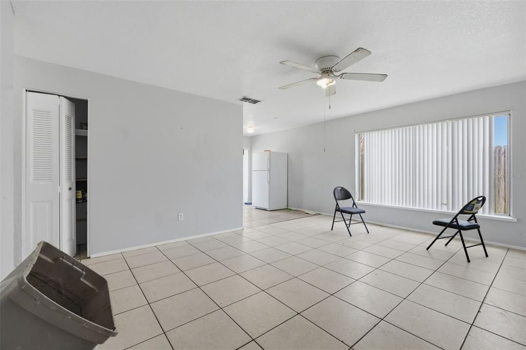 For Sale: $299,000 (4 beds, 2 baths, 1252 Square Feet)