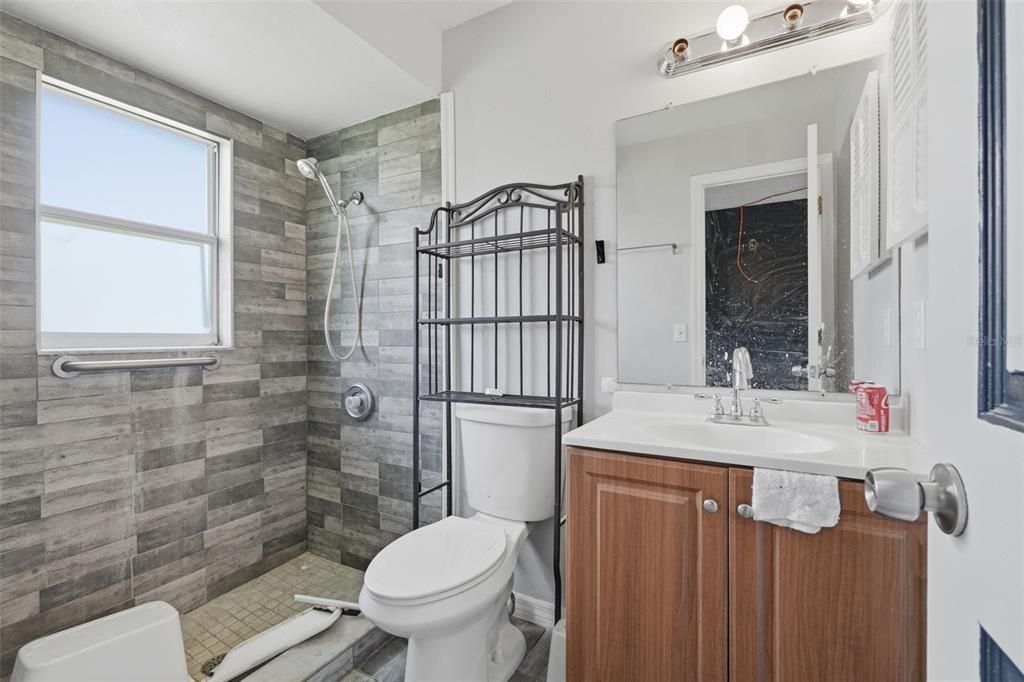 For Sale: $299,000 (4 beds, 2 baths, 1252 Square Feet)