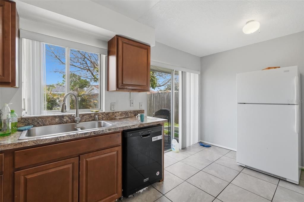 For Sale: $299,000 (4 beds, 2 baths, 1252 Square Feet)