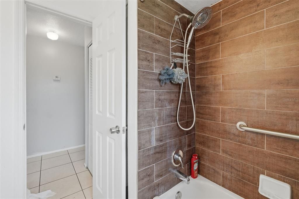For Sale: $299,000 (4 beds, 2 baths, 1252 Square Feet)