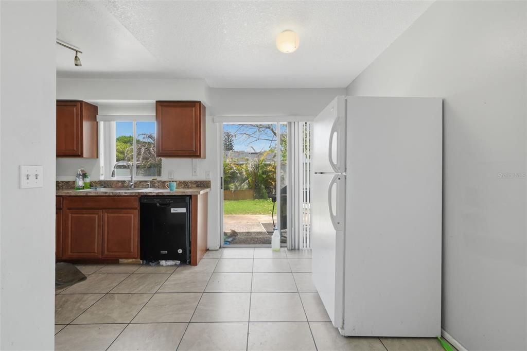 For Sale: $299,000 (4 beds, 2 baths, 1252 Square Feet)
