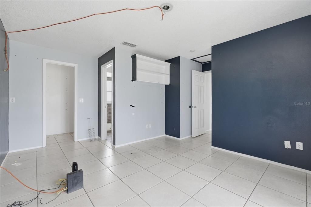 For Sale: $299,000 (4 beds, 2 baths, 1252 Square Feet)
