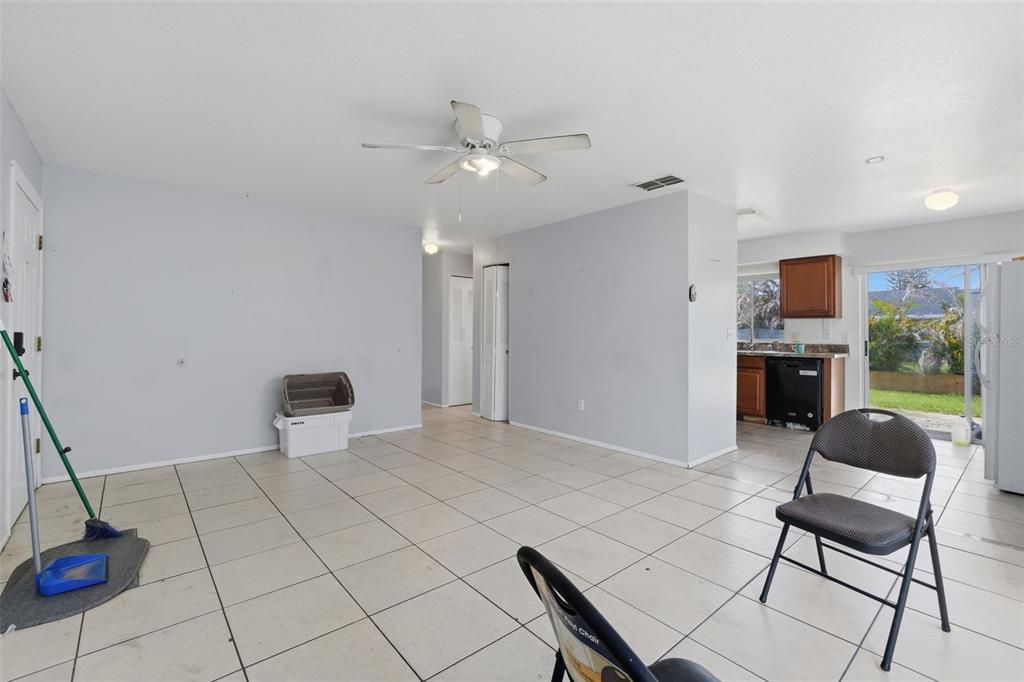 For Sale: $299,000 (4 beds, 2 baths, 1252 Square Feet)