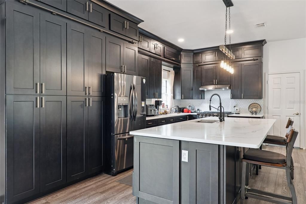 For Sale: $950,000 (3 beds, 2 baths, 2526 Square Feet)
