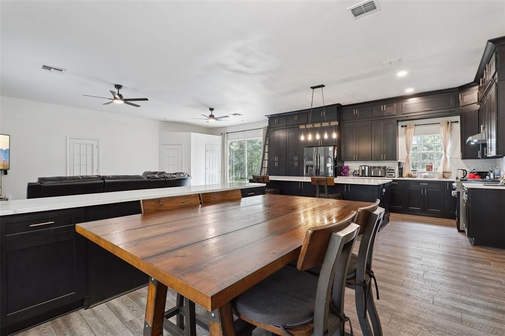 For Sale: $950,000 (3 beds, 2 baths, 2526 Square Feet)