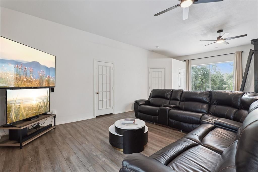 For Sale: $950,000 (3 beds, 2 baths, 2526 Square Feet)