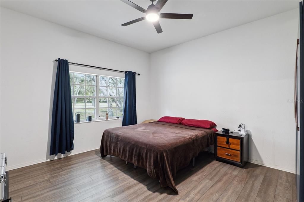For Sale: $950,000 (3 beds, 2 baths, 2526 Square Feet)