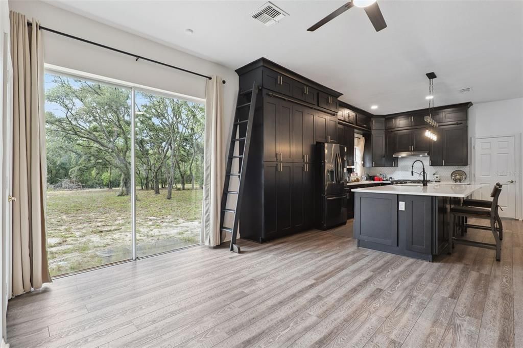 For Sale: $950,000 (3 beds, 2 baths, 2526 Square Feet)