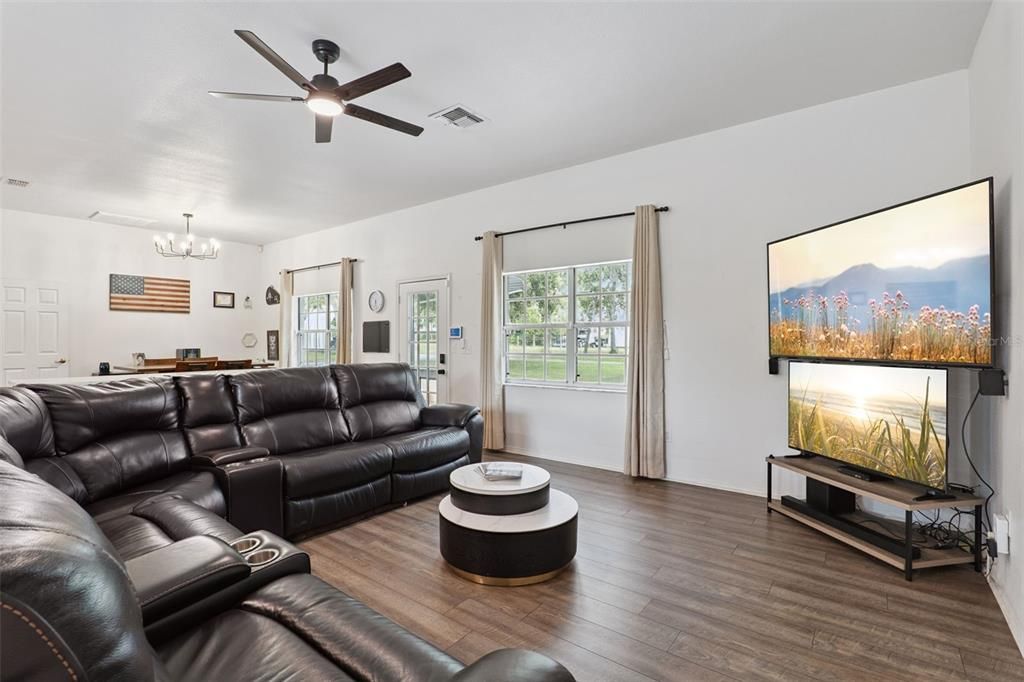 For Sale: $950,000 (3 beds, 2 baths, 2526 Square Feet)
