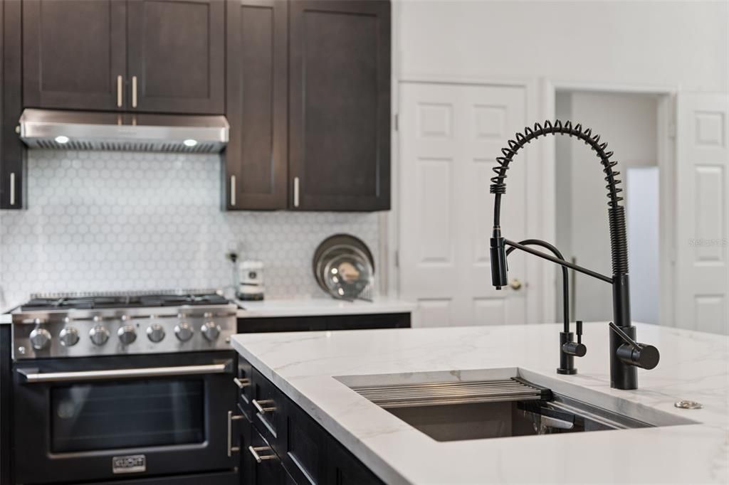 For Sale: $950,000 (3 beds, 2 baths, 2526 Square Feet)