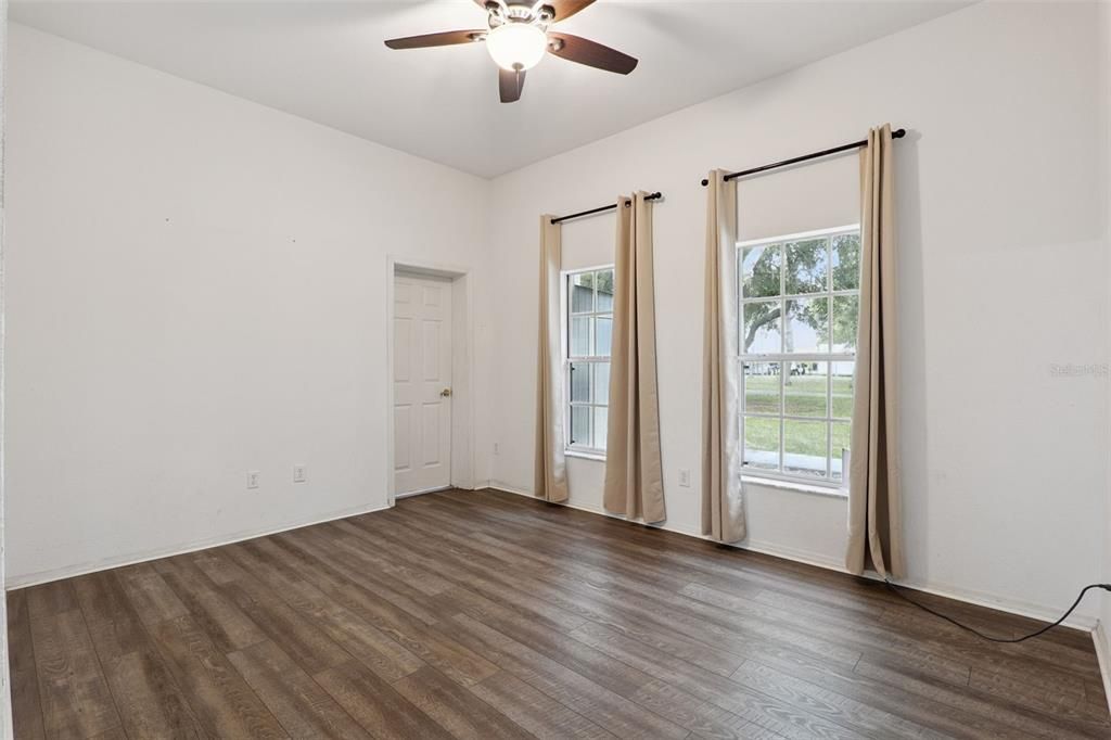 For Sale: $950,000 (3 beds, 2 baths, 2526 Square Feet)