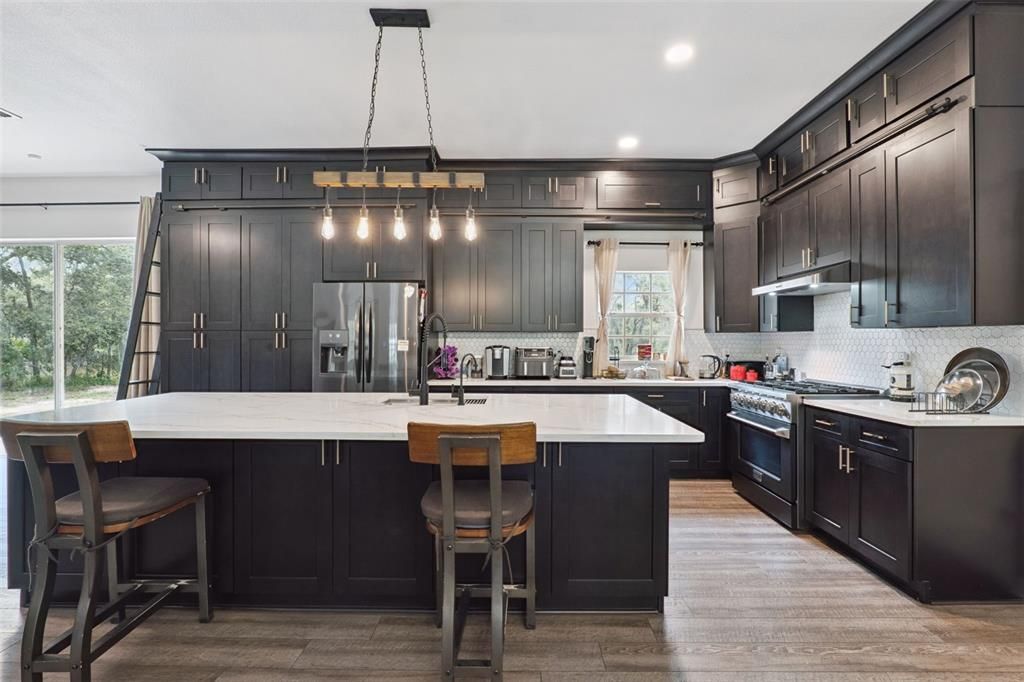 For Sale: $950,000 (3 beds, 2 baths, 2526 Square Feet)