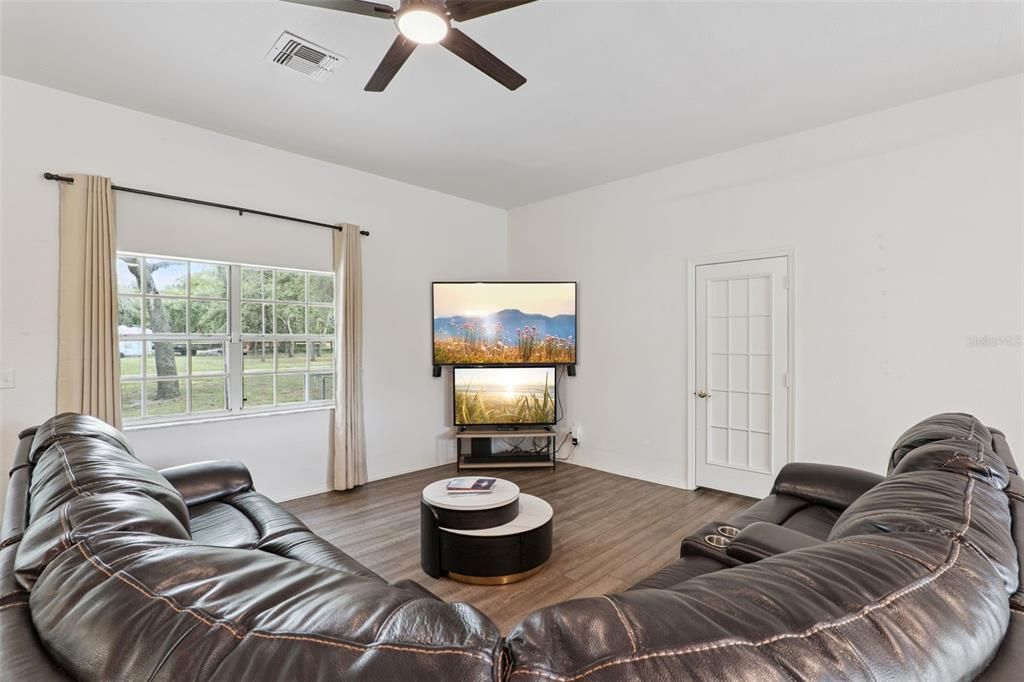 For Sale: $950,000 (3 beds, 2 baths, 2526 Square Feet)