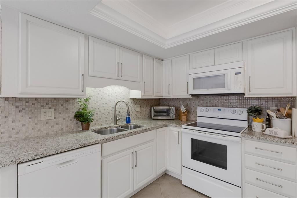 For Sale: $389,000 (2 beds, 2 baths, 1846 Square Feet)