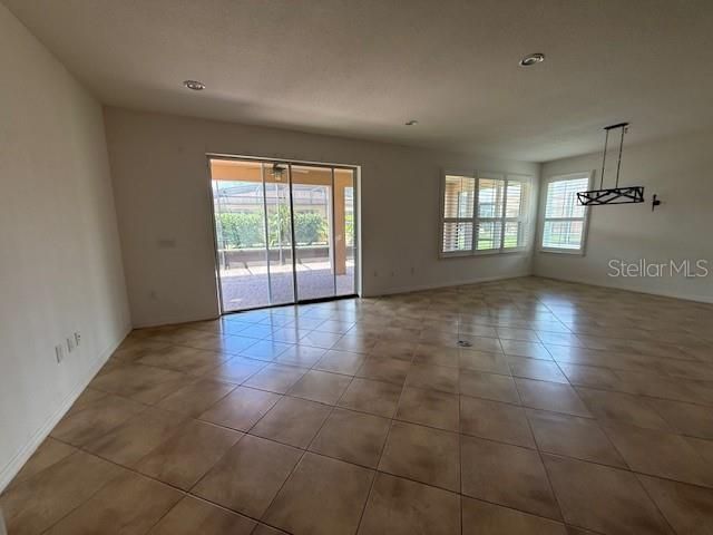 En Venta: $290,000 (3 camas, 2 baños, 1917 Pies cuadrados)