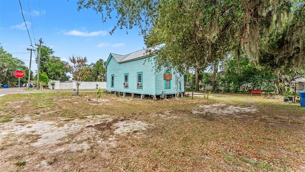 На продажу: $179,900 (2 спален, 1 ванн, 696 Квадратных фут)