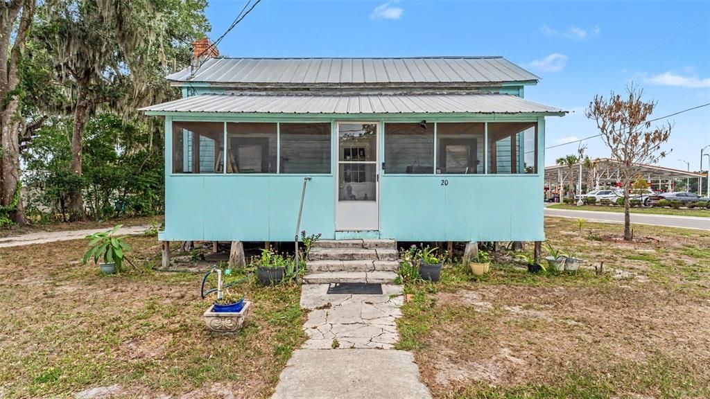 На продажу: $179,900 (2 спален, 1 ванн, 696 Квадратных фут)