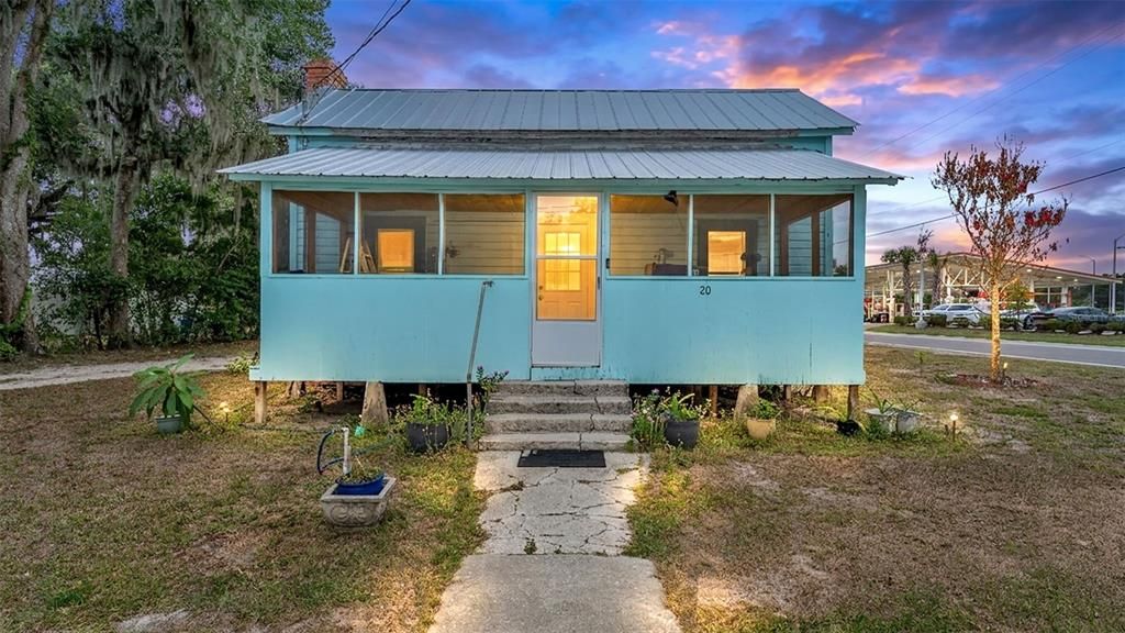 На продажу: $179,900 (2 спален, 1 ванн, 696 Квадратных фут)