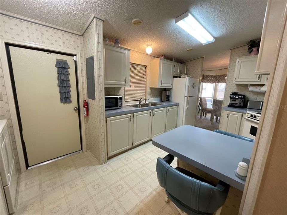 Active With Contract: $150,000 (2 beds, 2 baths, 1144 Square Feet)
