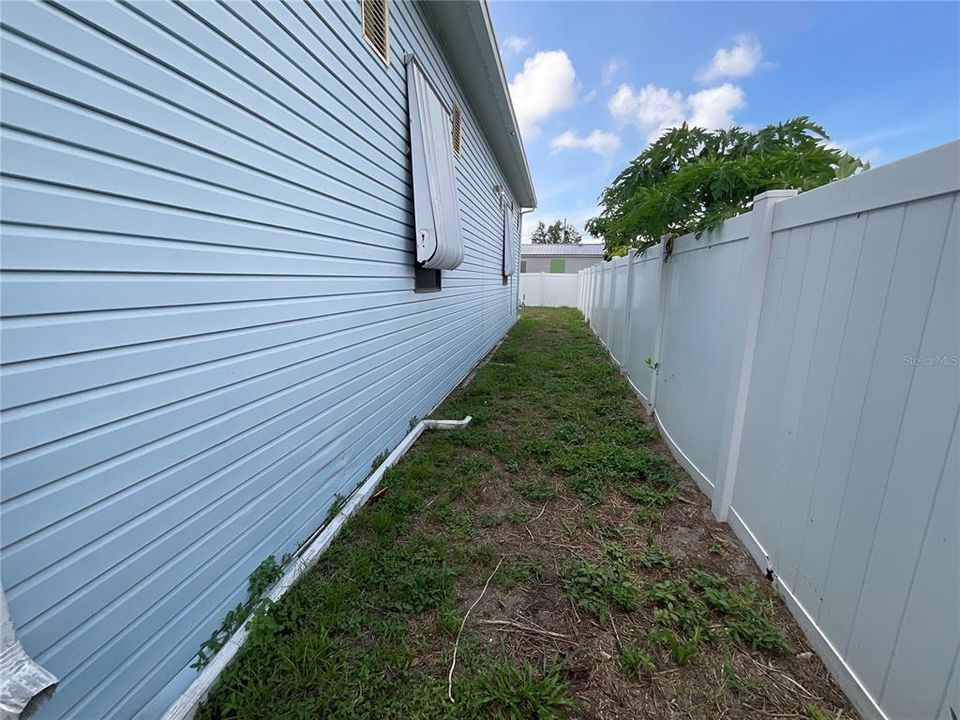 Active With Contract: $150,000 (2 beds, 2 baths, 1144 Square Feet)