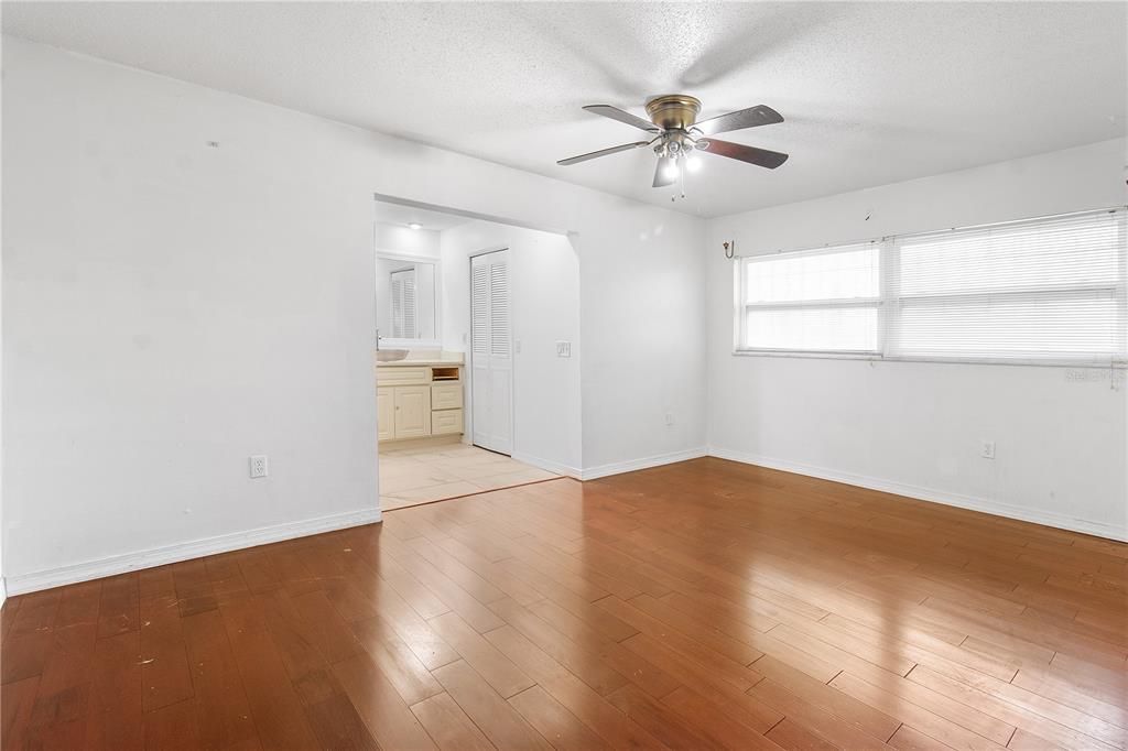 For Sale: $335,000 (4 beds, 2 baths, 1747 Square Feet)