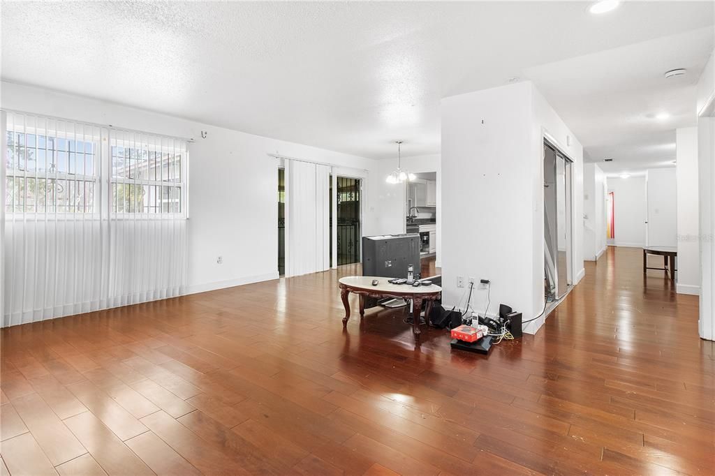 For Sale: $335,000 (4 beds, 2 baths, 1747 Square Feet)