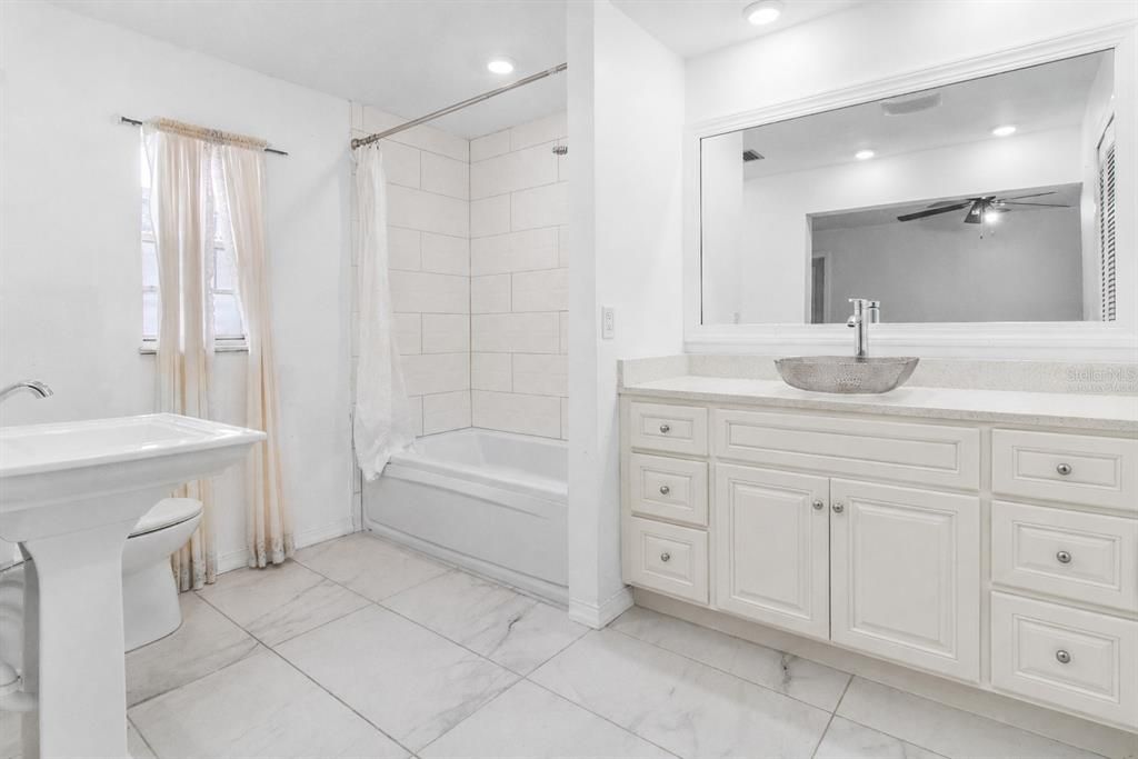 For Sale: $335,000 (4 beds, 2 baths, 1747 Square Feet)