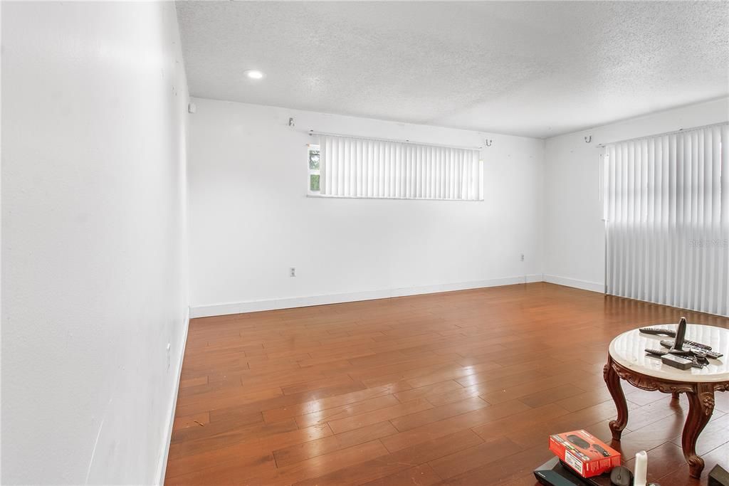 For Sale: $335,000 (4 beds, 2 baths, 1747 Square Feet)