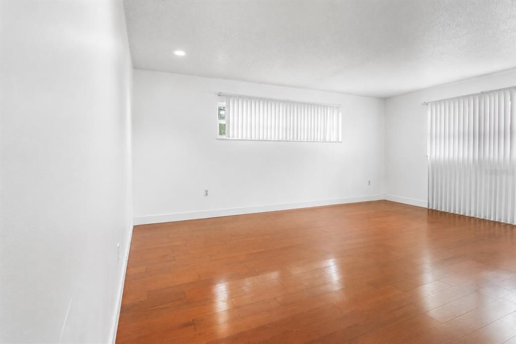 For Sale: $335,000 (4 beds, 2 baths, 1747 Square Feet)
