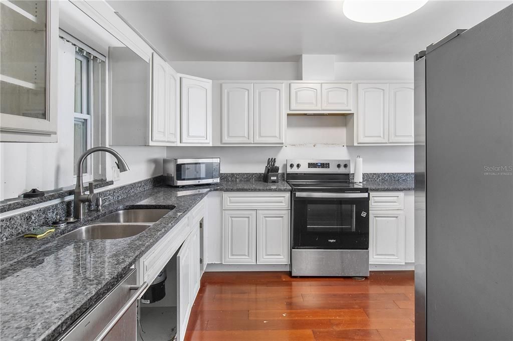 For Sale: $335,000 (4 beds, 2 baths, 1747 Square Feet)
