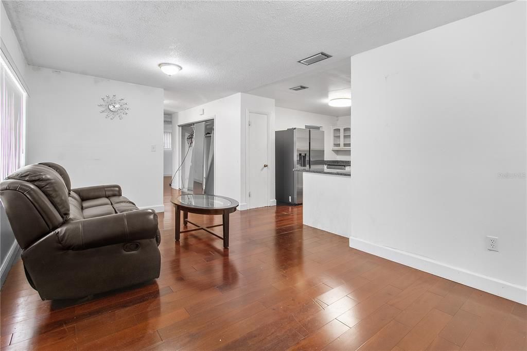 For Sale: $335,000 (4 beds, 2 baths, 1747 Square Feet)