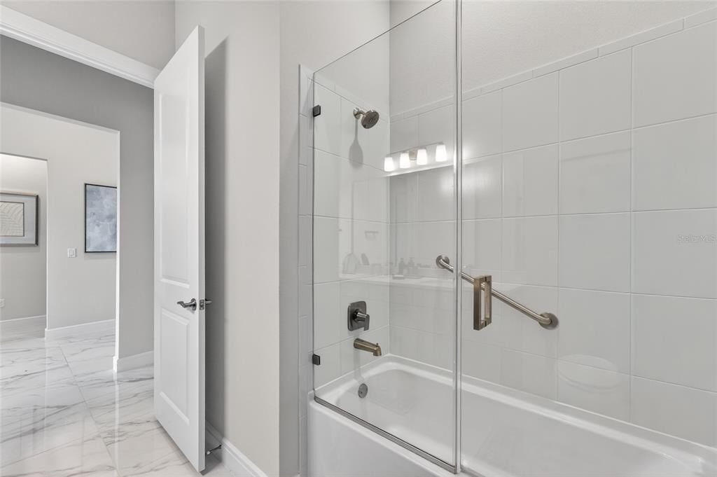 En Venta: $1,230,000 (3 camas, 3 baños, 2793 Pies cuadrados)