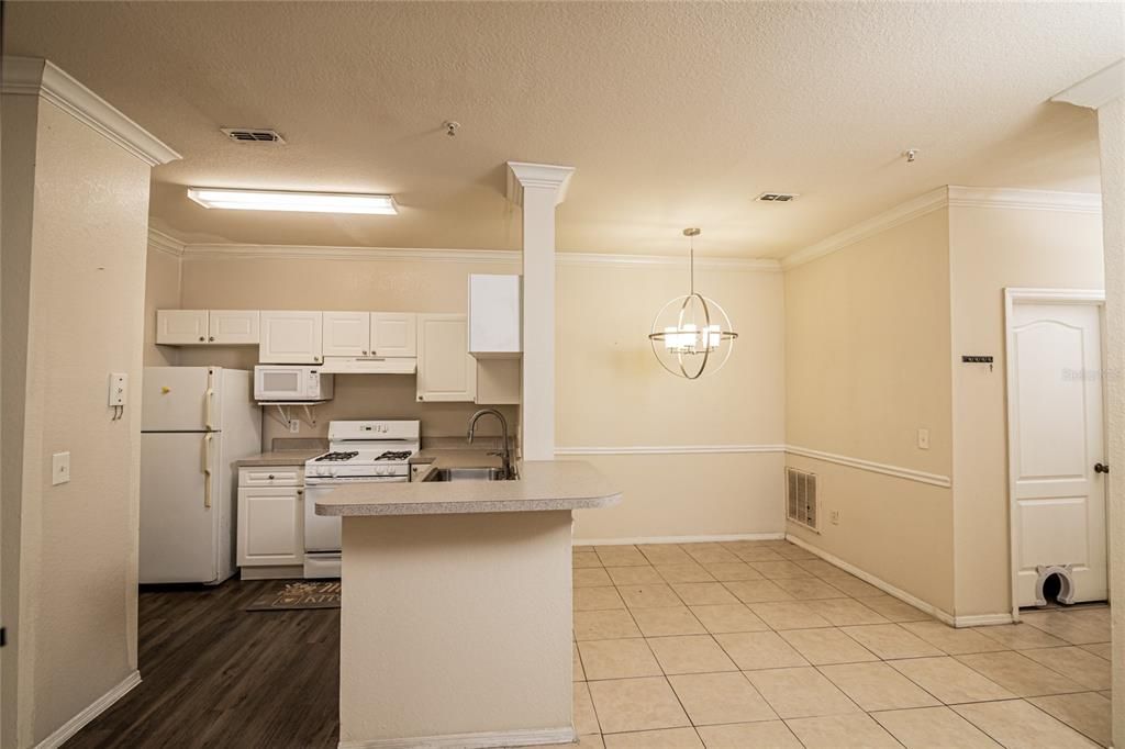 For Sale: $210,000 (2 beds, 2 baths, 1212 Square Feet)