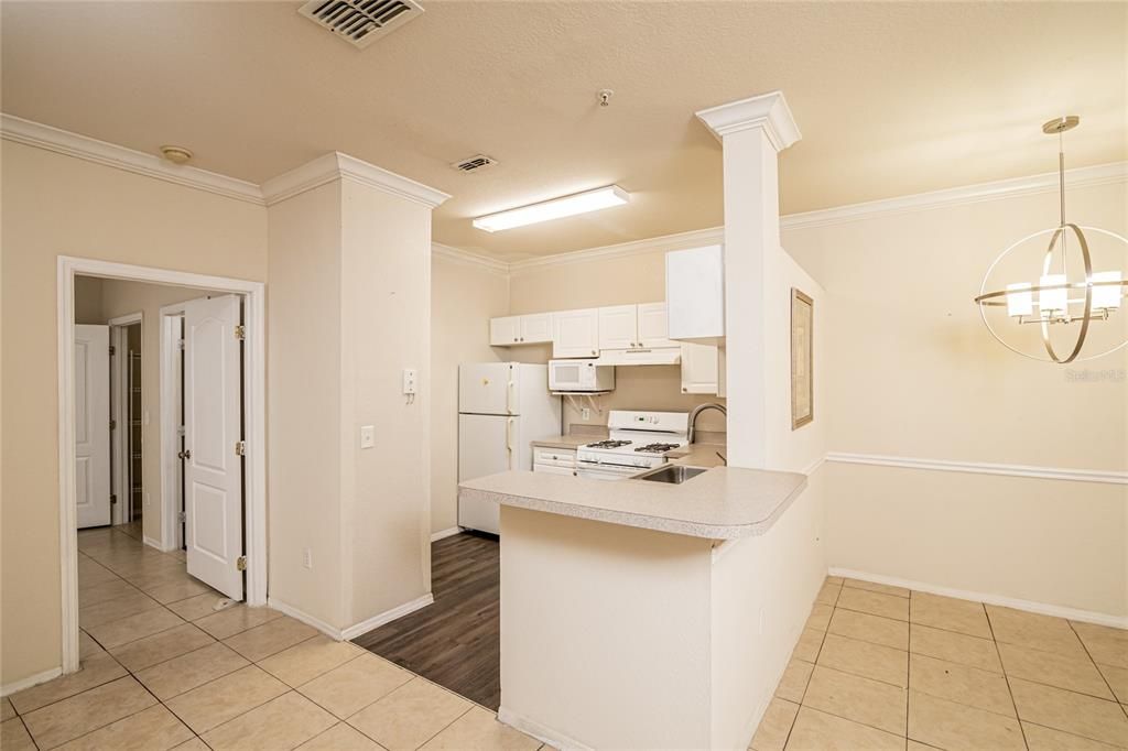 For Sale: $210,000 (2 beds, 2 baths, 1212 Square Feet)
