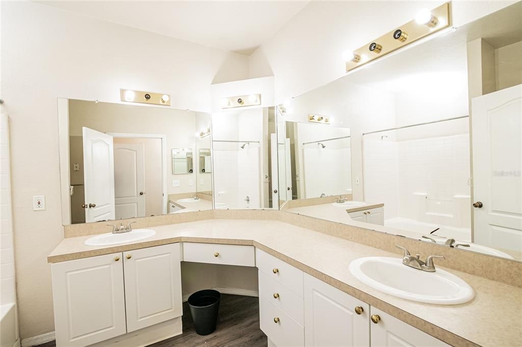 For Sale: $210,000 (2 beds, 2 baths, 1212 Square Feet)