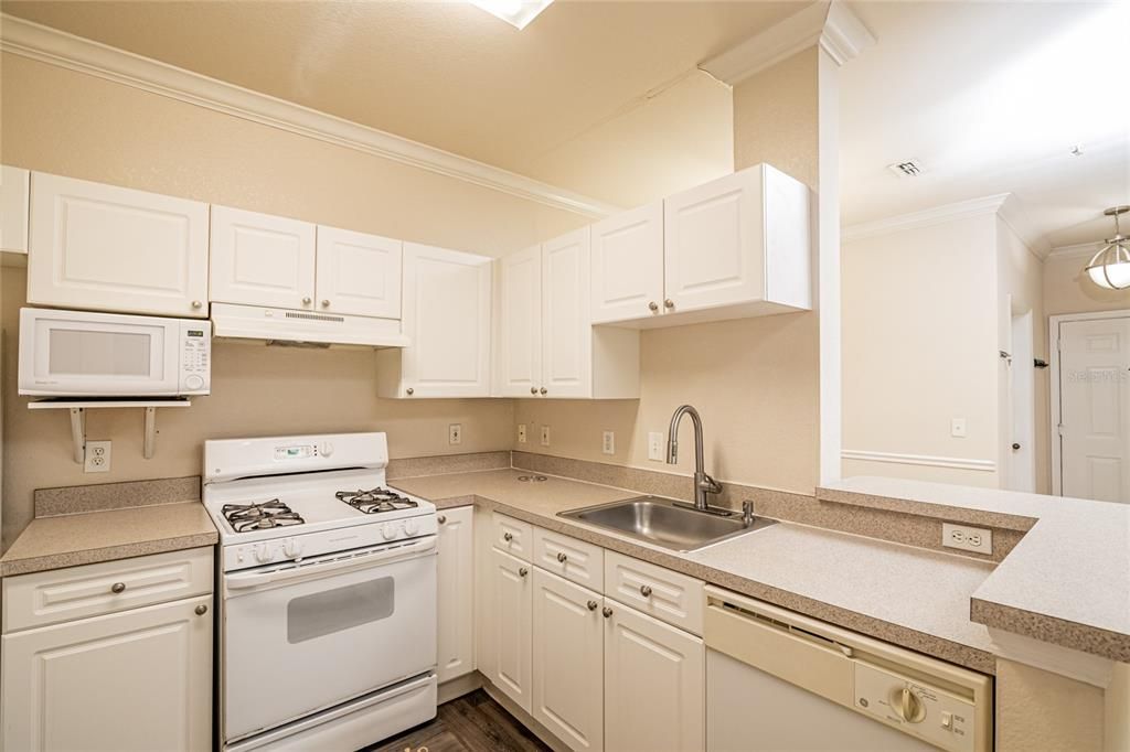 For Sale: $210,000 (2 beds, 2 baths, 1212 Square Feet)