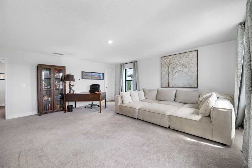 For Sale: $449,900 (5 beds, 3 baths, 2723 Square Feet)