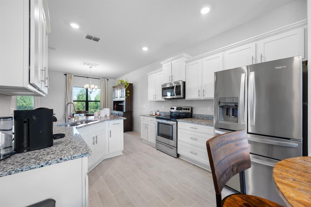 For Sale: $449,900 (5 beds, 3 baths, 2723 Square Feet)