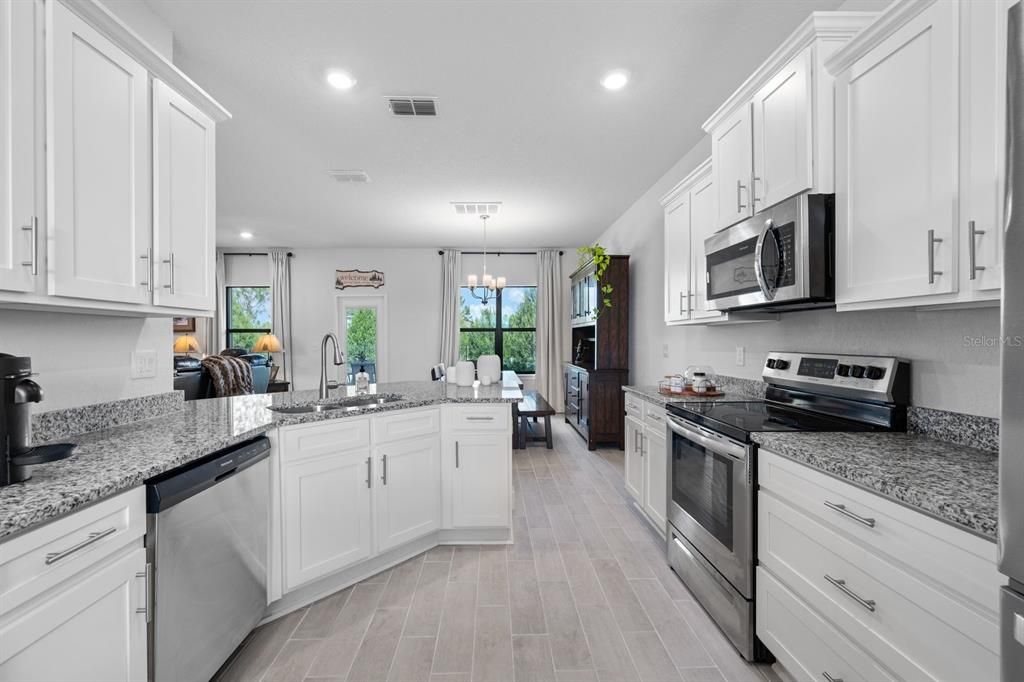 For Sale: $449,900 (5 beds, 3 baths, 2723 Square Feet)