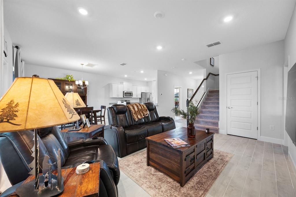 For Sale: $449,900 (5 beds, 3 baths, 2723 Square Feet)