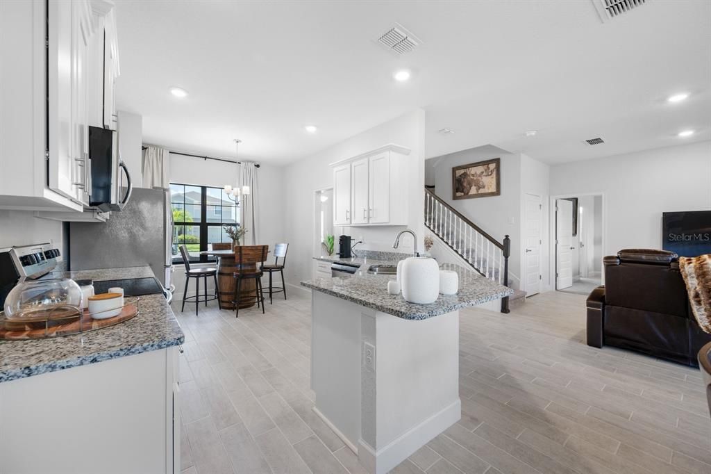 For Sale: $449,900 (5 beds, 3 baths, 2723 Square Feet)